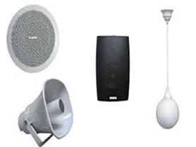 Apa persyaratan untuk konfigurasi Loudspeaker dalam sistem Speaker penerima publik?